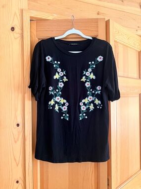 Black Short-Sleeve Embroidered Floral Tee